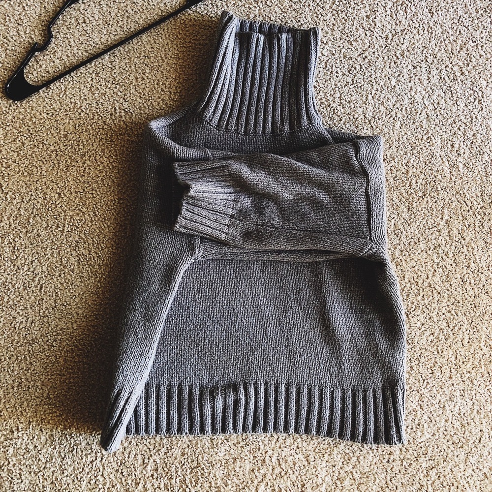 Turtleneck Ribbed Knit Top - Picture 3 of 5